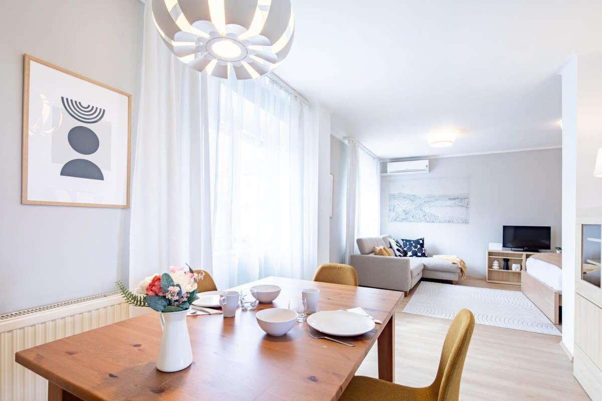- Comfy - Sunny * Budapest